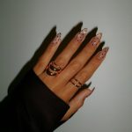 Cranberry Chrome'dan Snowglobe Cat Eye'a: Denemeniz Gereken 17 Kış Tırnak Trendi